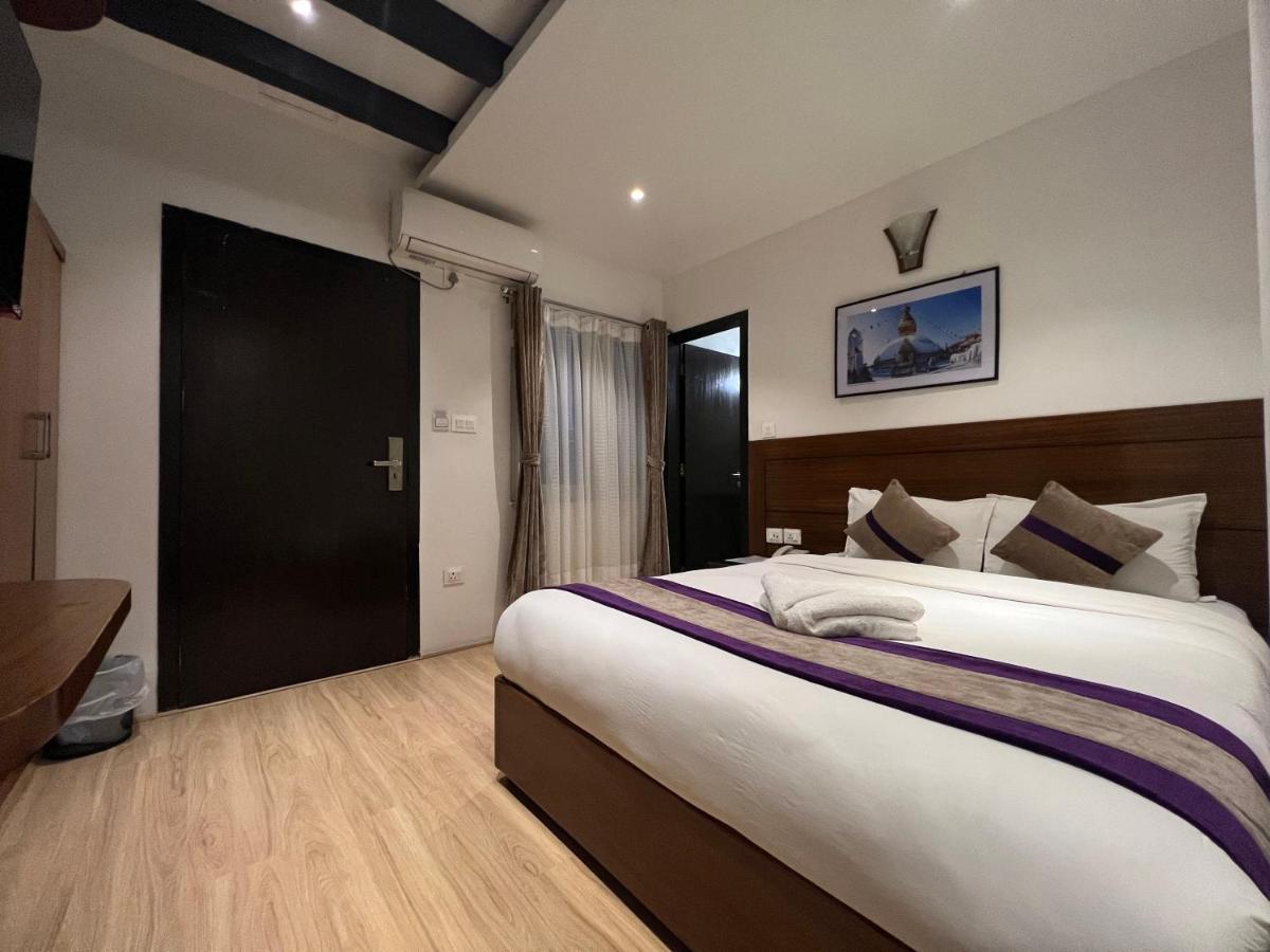 Hotel New Era Катманду Экстерьер фото