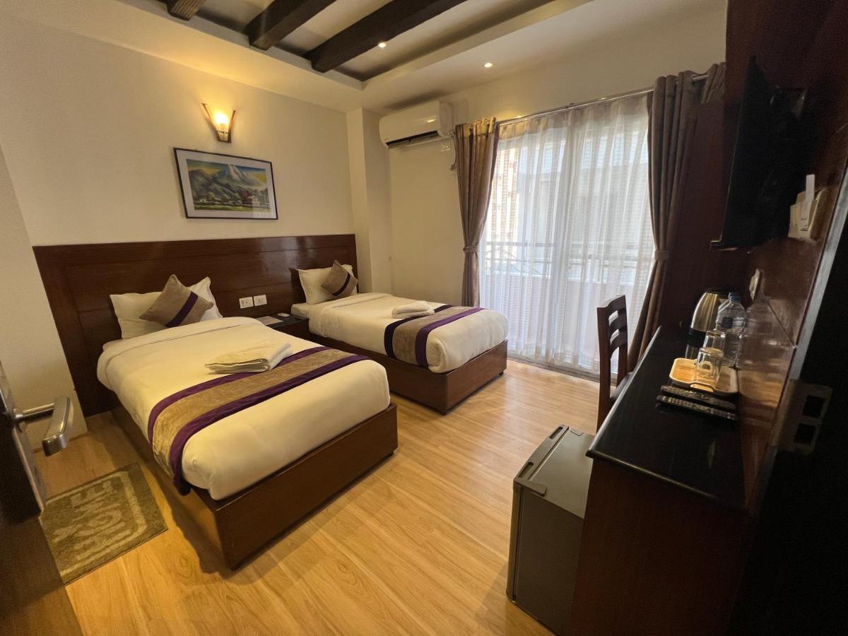 Hotel New Era Катманду Экстерьер фото