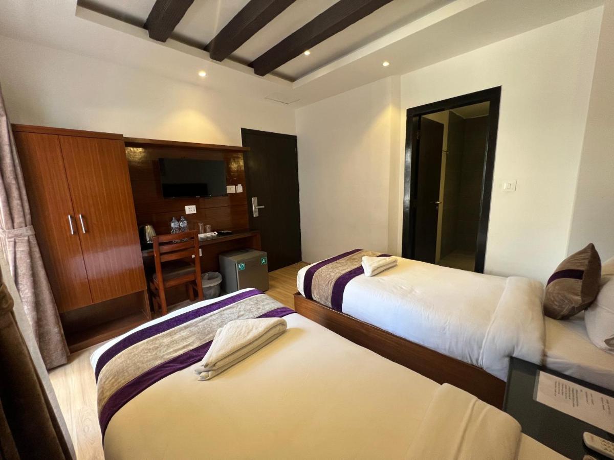Hotel New Era Катманду Экстерьер фото